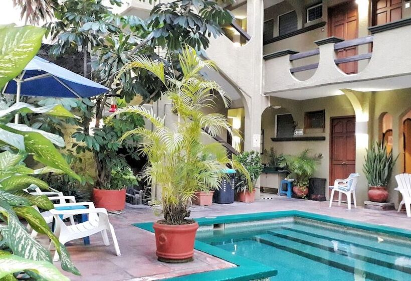 호텔 Solimar Inn Suites