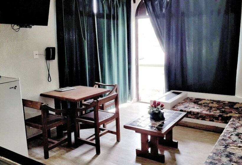 호텔 Solimar Inn Suites