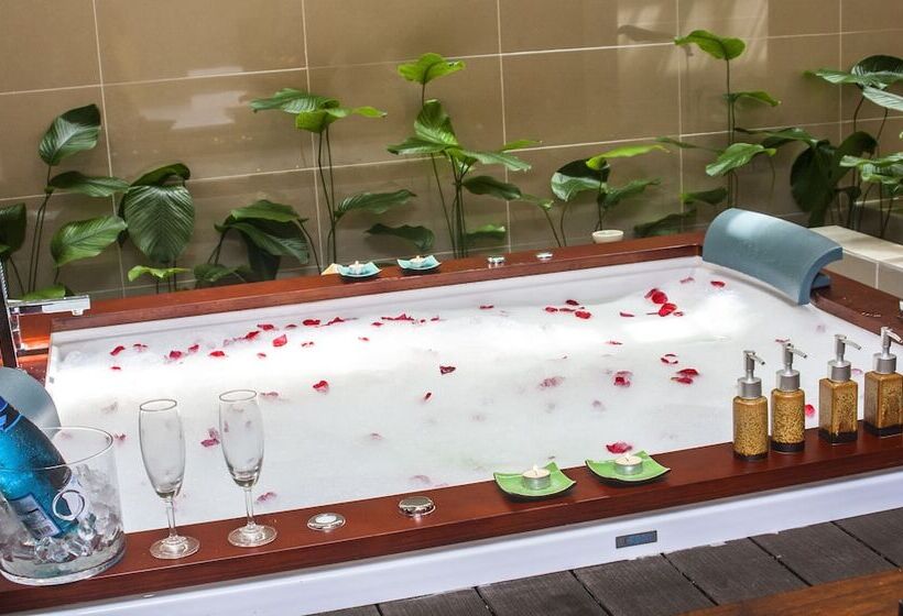 ホテル Palette Telaga Terrace Boutique Resort