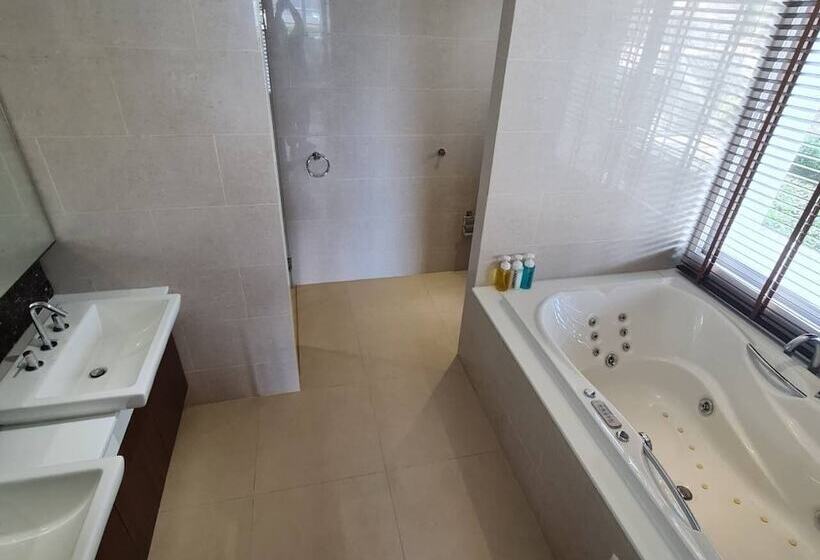 בית מלון כפרי The Privilege Residence