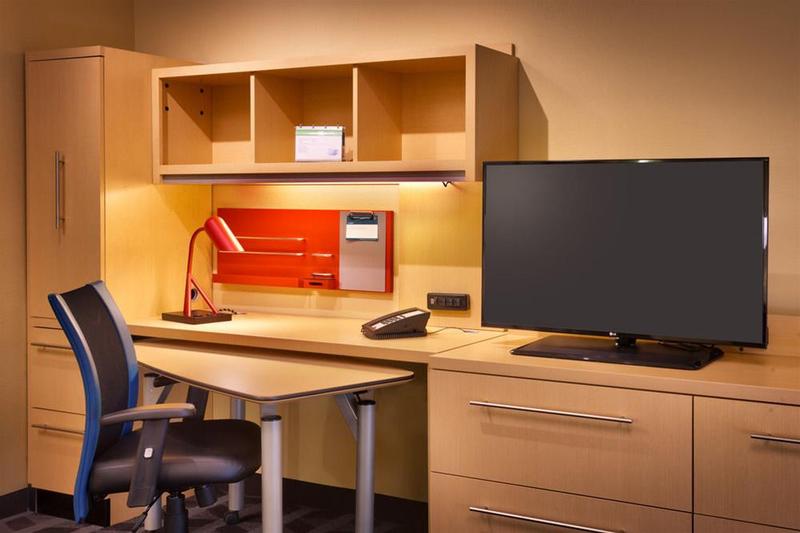 Отель Towneplace Suites By Marriott Dickinson