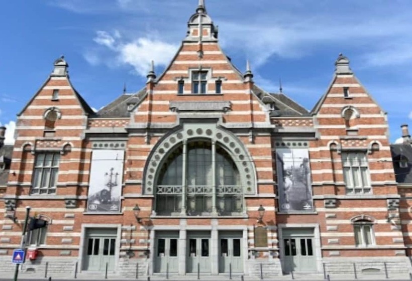 فندق Train Hostel