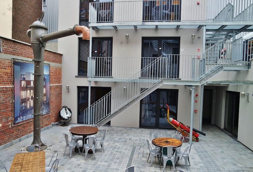 فندق Train Hostel