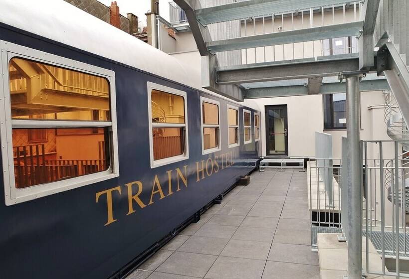 فندق Train Hostel