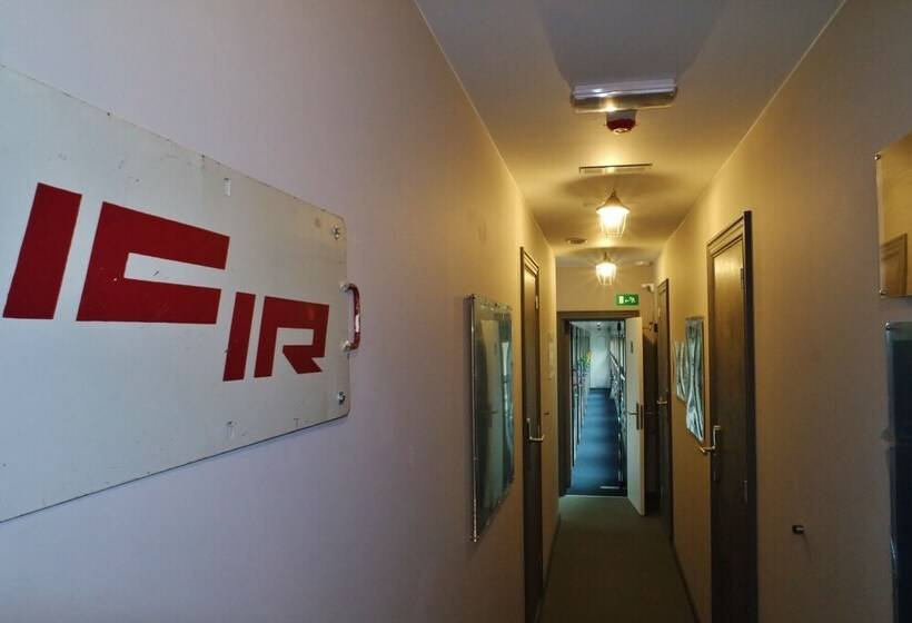 فندق Train Hostel