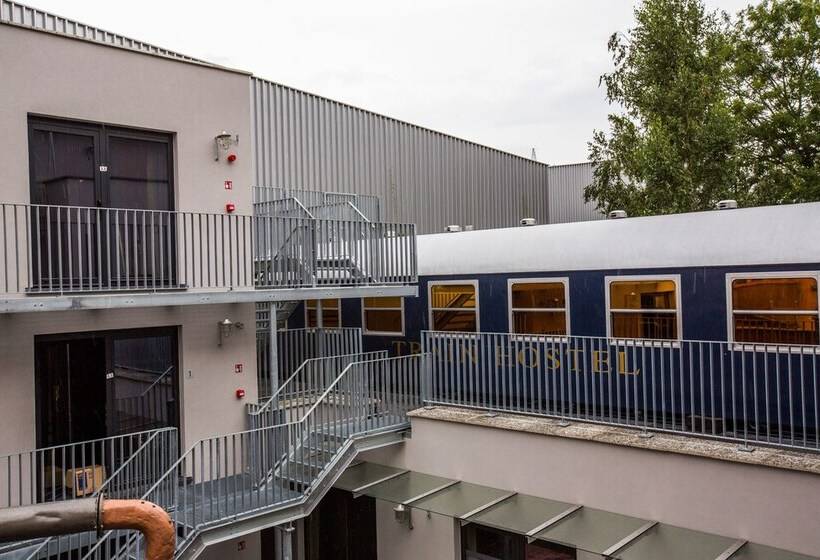 فندق Train Hostel