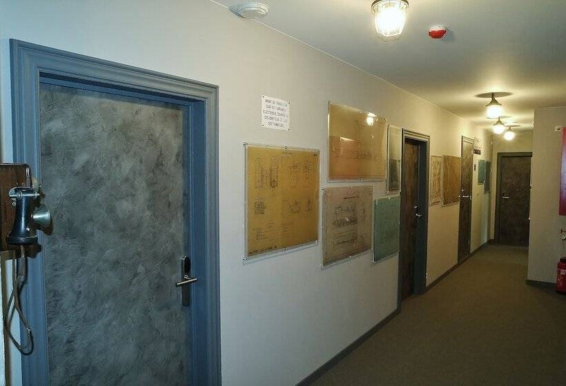 فندق Train Hostel