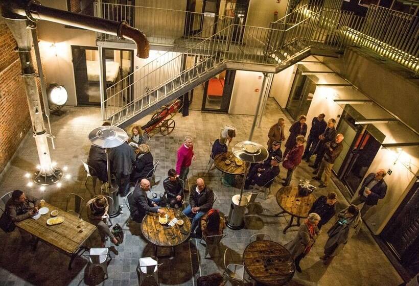 فندق Train Hostel