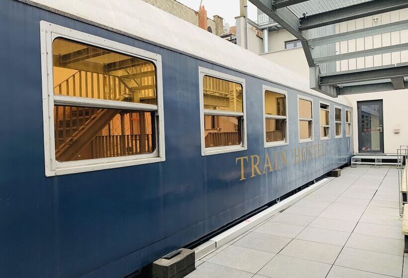 فندق Train Hostel