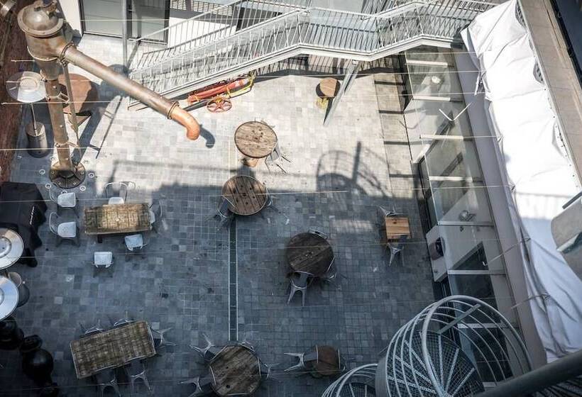 فندق Train Hostel