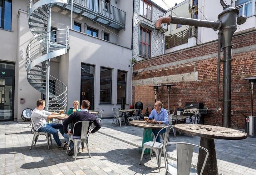 فندق Train Hostel