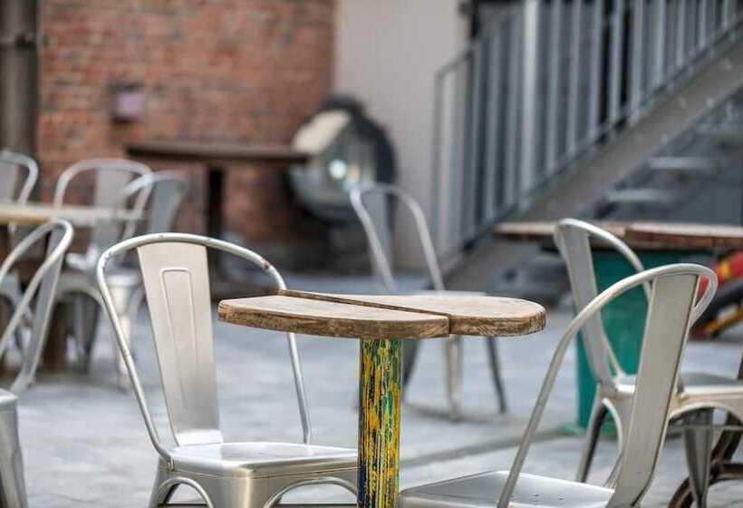 فندق Train Hostel