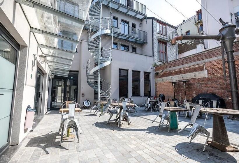 فندق Train Hostel