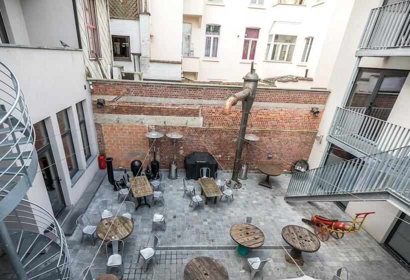 فندق Train Hostel