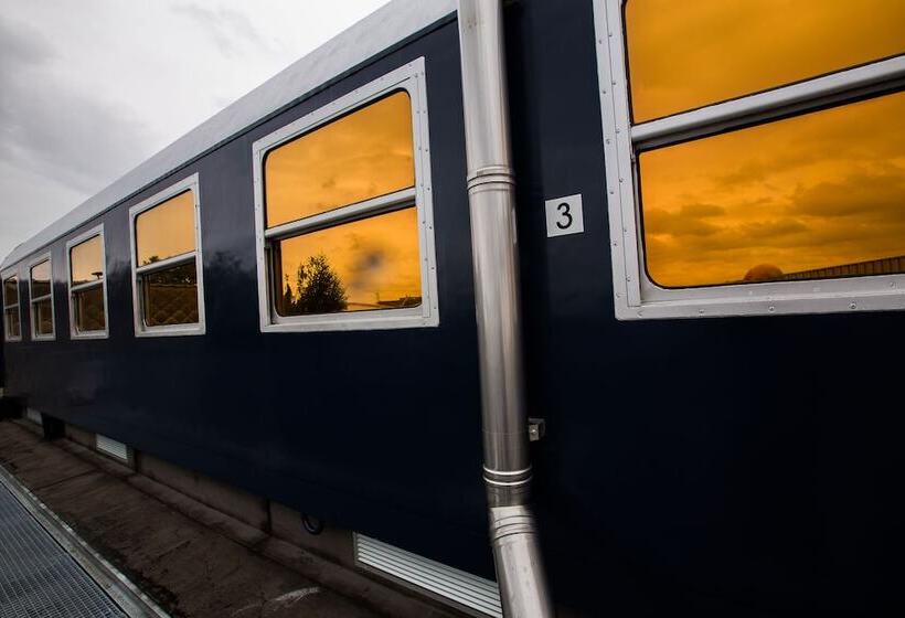 فندق Train Hostel