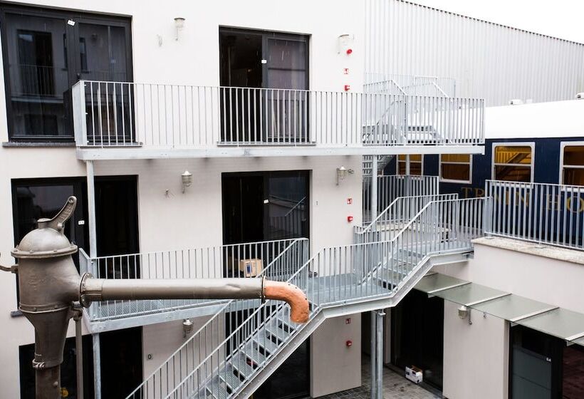 فندق Train Hostel