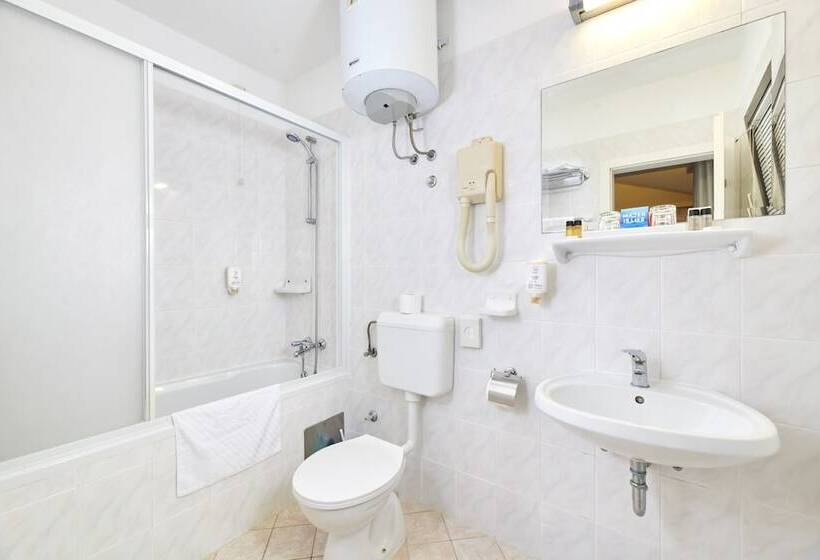 בית מלון כפרי Villa Galijot Plava Laguna
