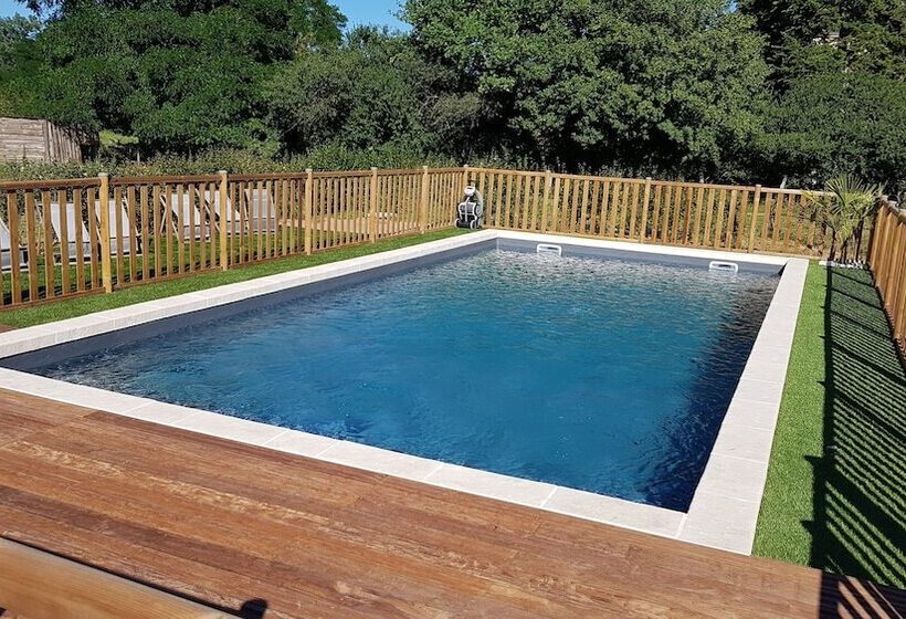 בית מלון כפרי Village Toue Du Domaine Des Demoiselles