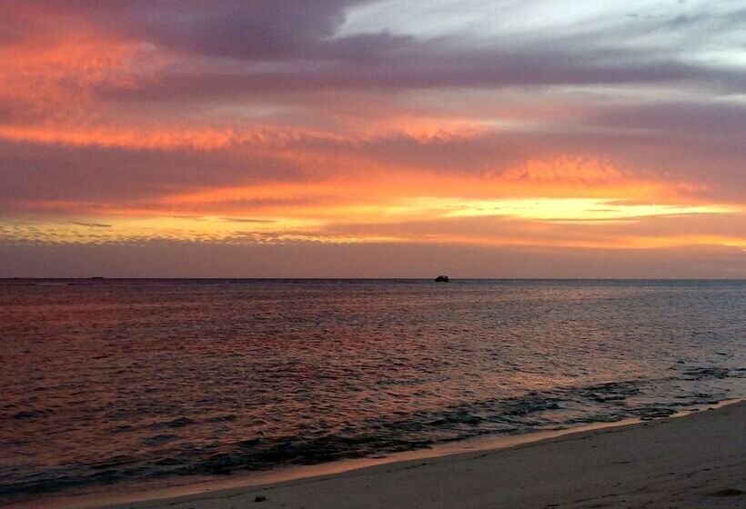 Отель Viwa Island Resort