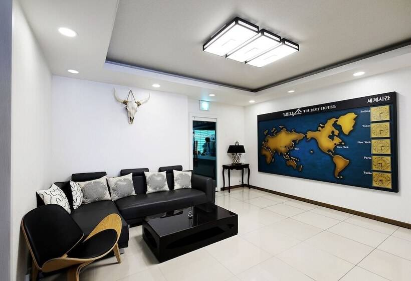 酒店 White Tourist