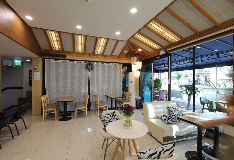 酒店 White Tourist