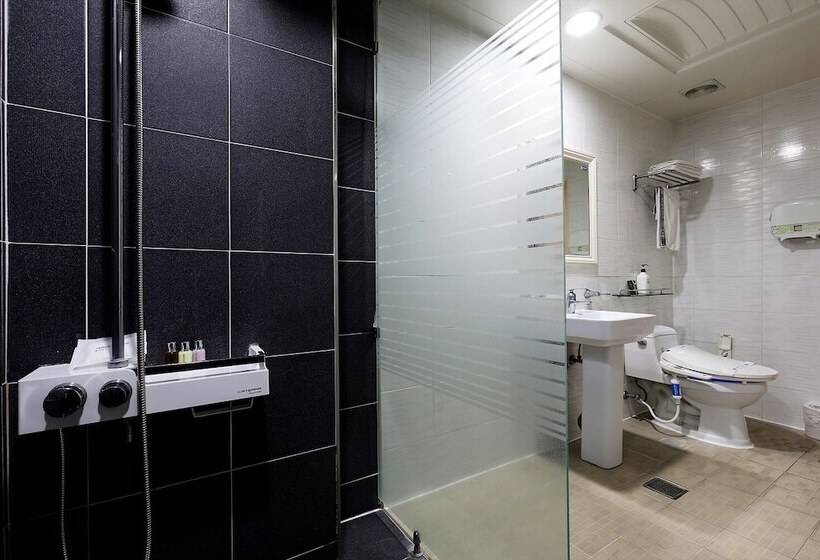 酒店 White Tourist