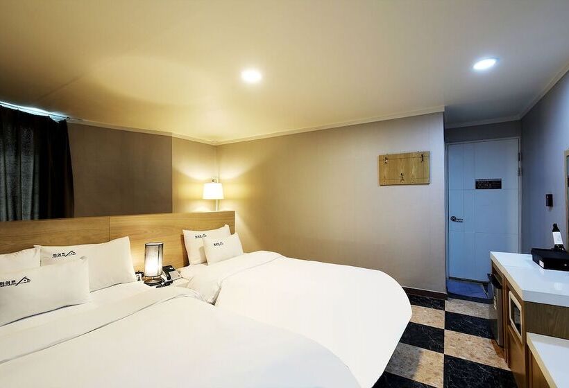 酒店 White Tourist