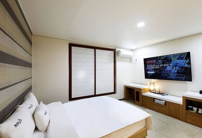 酒店 White Tourist