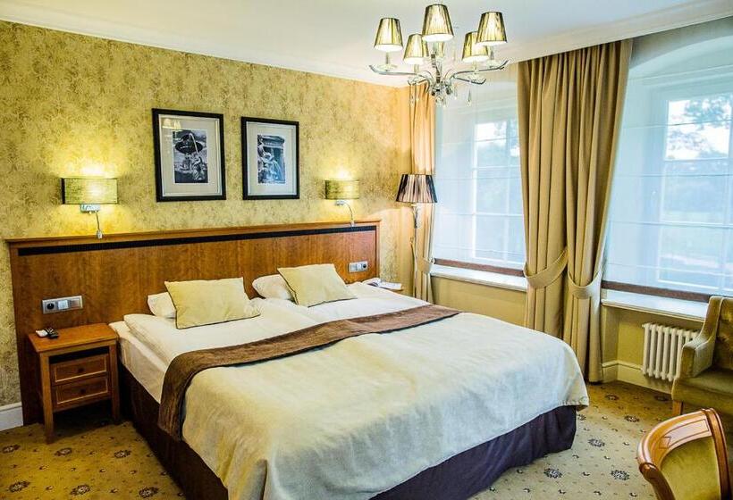 בית מלון כפרי Zamek Topacz