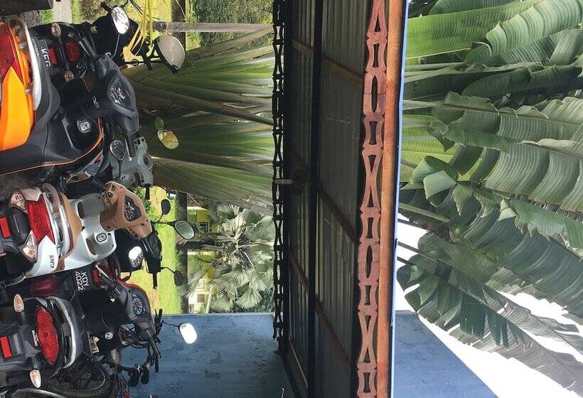 Мотель The Box Chalet