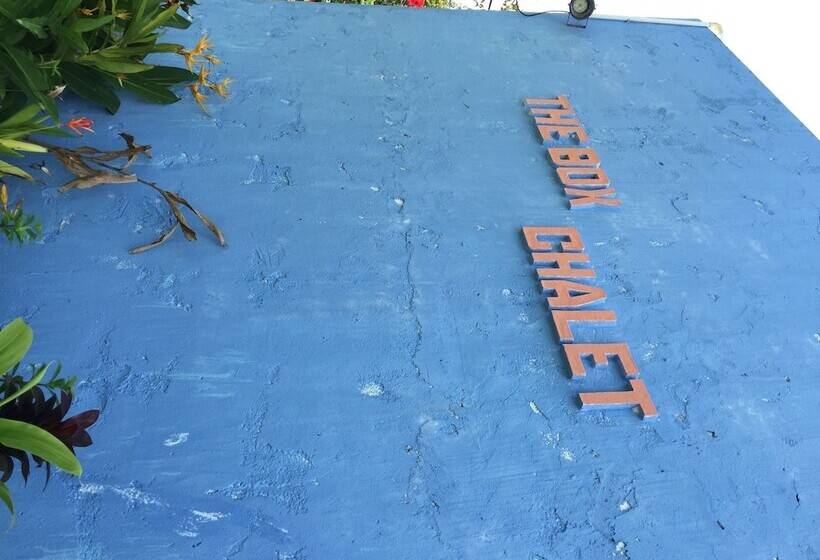 Мотель The Box Chalet