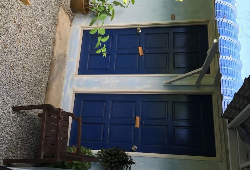 Мотель The Box Chalet