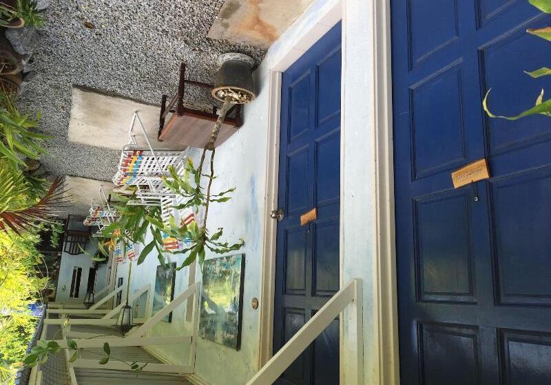 Мотель The Box Chalet