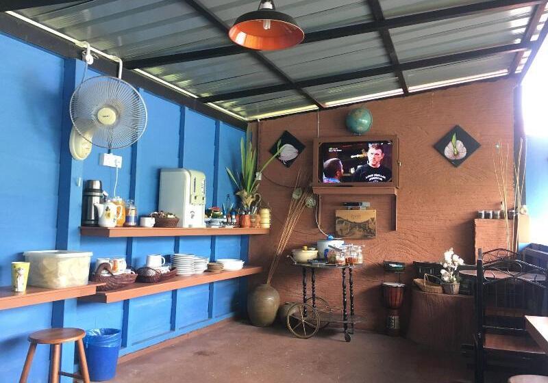 Мотель The Box Chalet