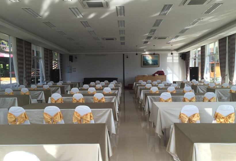 Pechmaneekan Beach Resort