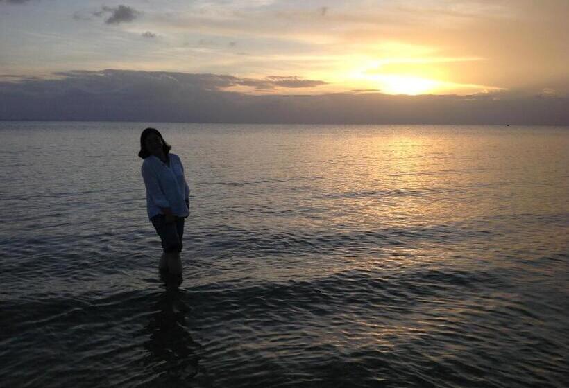 Пансион Milk Ya Women Only Guest House