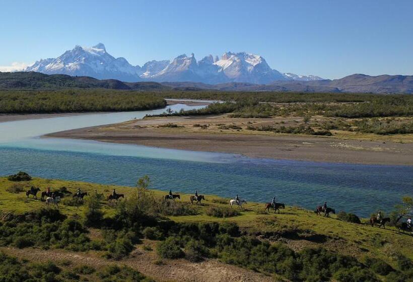 Río Serrano Hotel + Spa