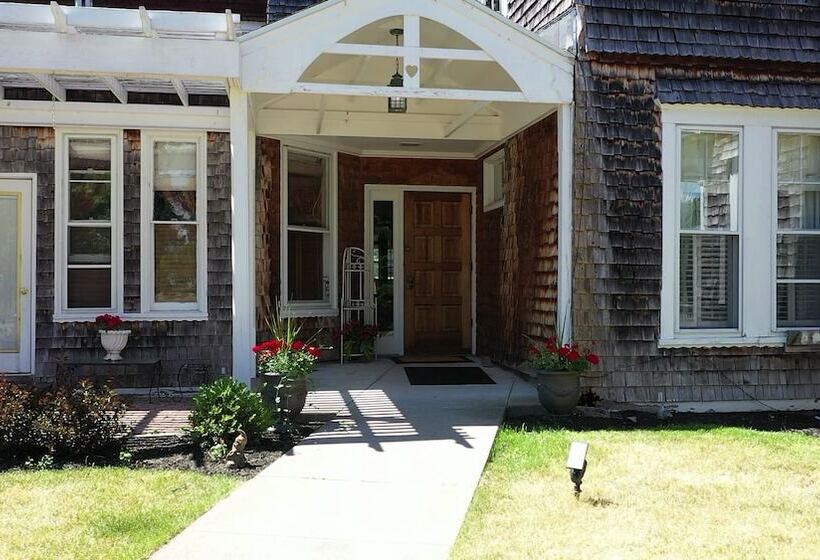 فندق صغير 1000 Island Hart House