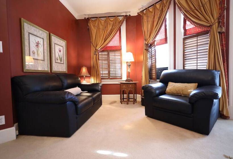 فندق صغير 1000 Island Hart House