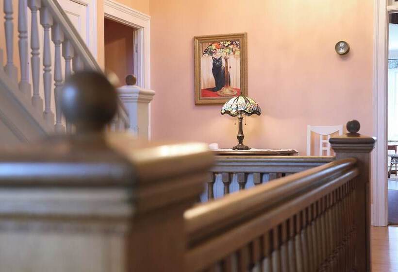 فندق صغير 1000 Island Hart House