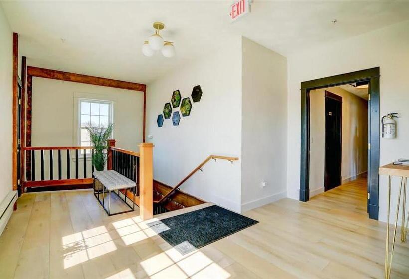 Общежитие 205   Queen Suite