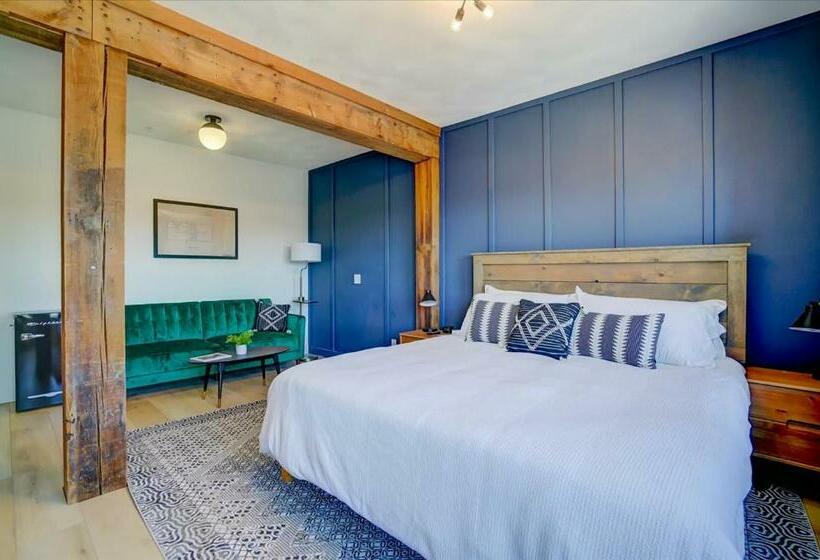 Общежитие 206   King Suite