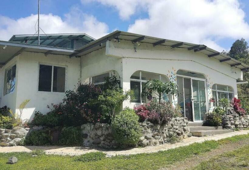 فندق صغير Las Nubes