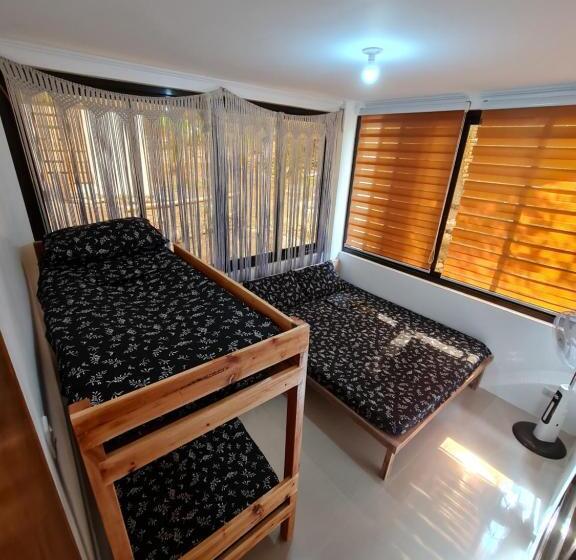 הוסטל Morue S Den