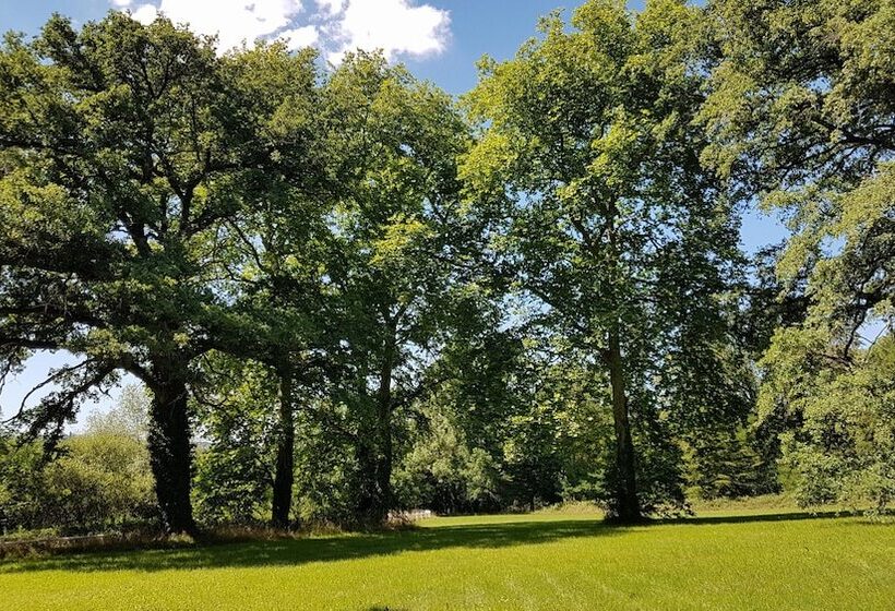 مبيت وإفطار Château De La Rose