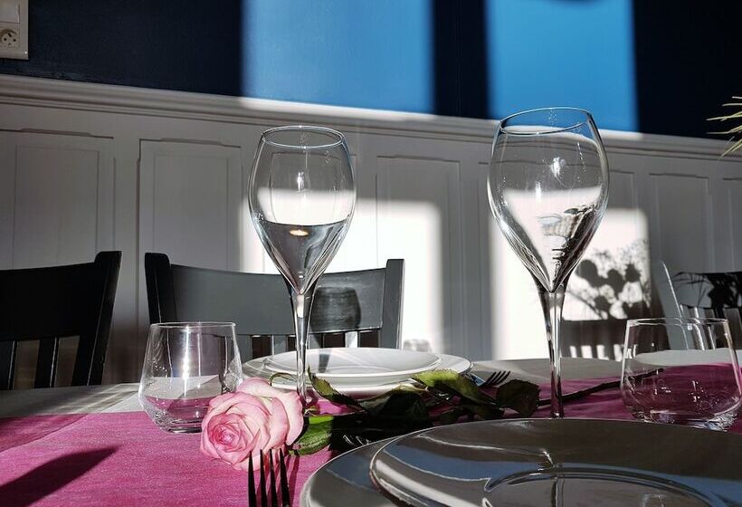 مبيت وإفطار Château De La Rose