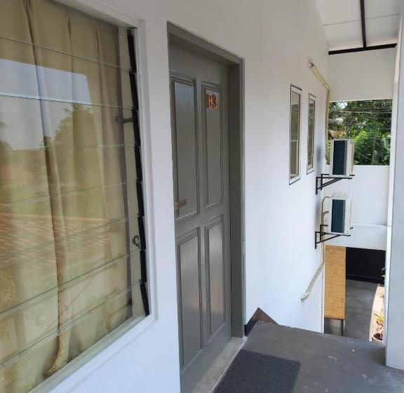 민박 Couple Rooms In Negombo