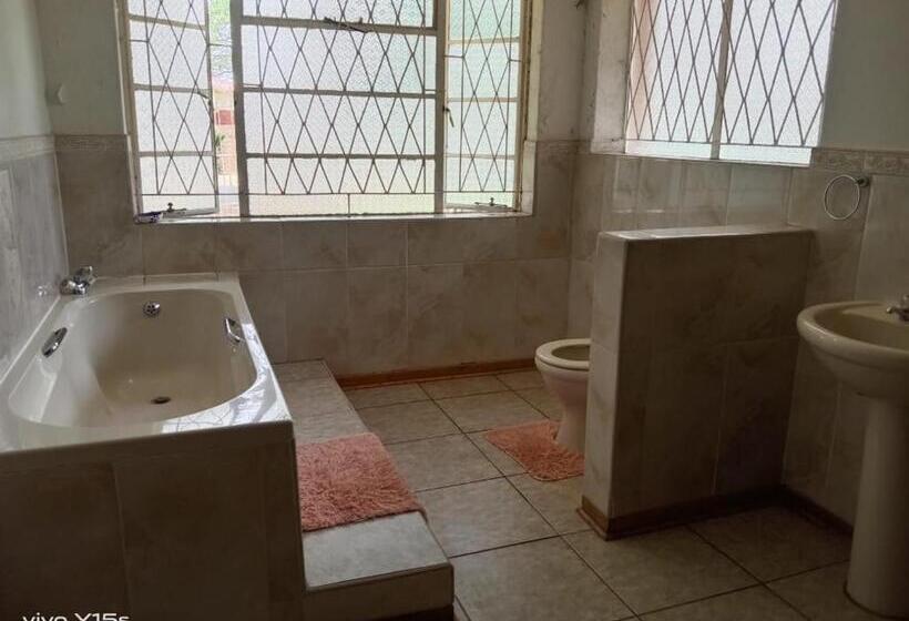 ベッドアンドブレックファースト Rz. Guesthouse Mafikeng