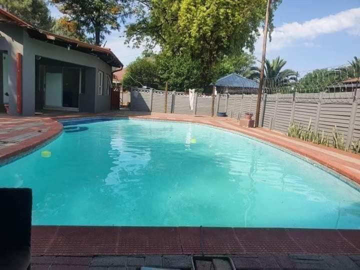 ベッドアンドブレックファースト Rz. Guesthouse Mafikeng