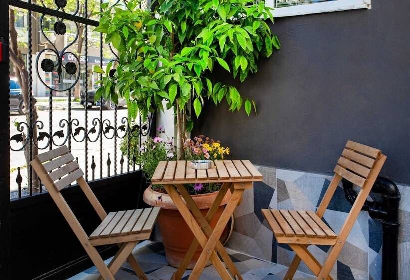 فندق 8 Rooms House